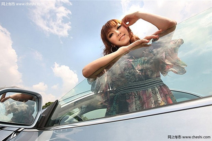 养眼美女与奥迪