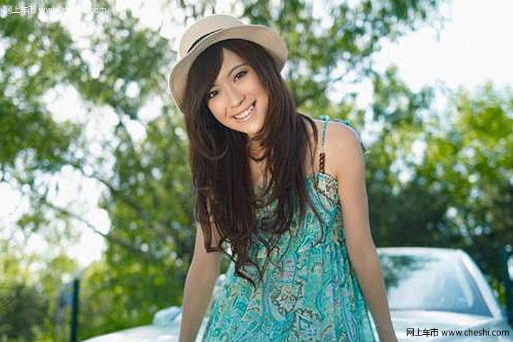 清纯美女清新出镜