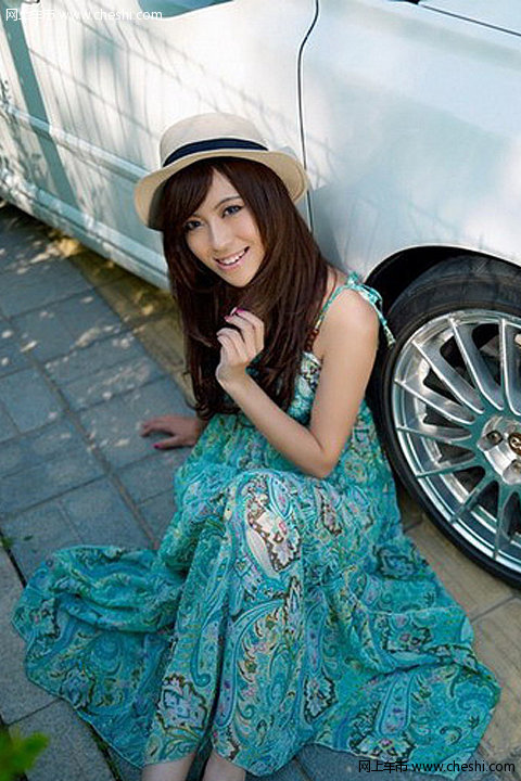 清纯美女清新出镜