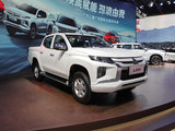 三菱 L200 白色