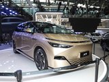 小鹏 X9 金色