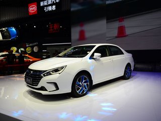 比亚迪秦 100