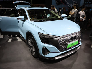 奥迪 Q5ETRON baby蓝