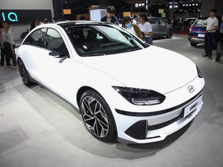 現(xiàn)代 IONIQ 6 白色