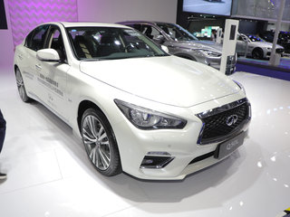 英菲尼迪 Q50L 白色