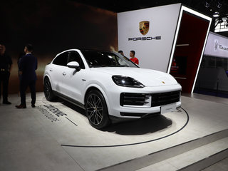 保时捷Cayenne Coupe 混动 白色