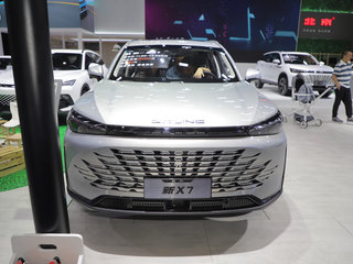 北汽 新X7  银色