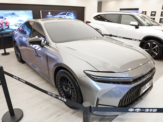 丰田 皇冠sedan 银色