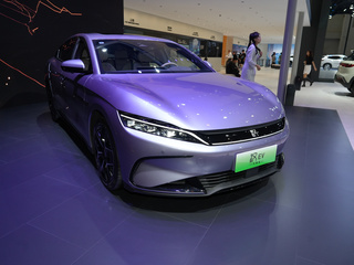 比亚迪 汉EV 荣耀版 银色