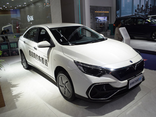 启辰 D60EV 白色