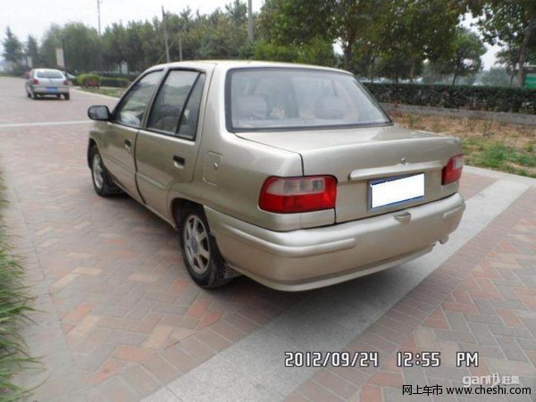 出售夏利纯私家车,04年的,,以下有原车图片,车子无任何事故, 板正里很, 车子平时4S保养的非常好,平时就上下班用一下,车况非常好,发动机,变速箱没有拧过一条螺丝,没有一点杂音,轻松上120码,3缸发动机真的不错,走的稳,劲大,油耗低,百公里也就4个油,是当今世上最省油的车了,在油价高涨的今天,油钱也是每个用车的朋友必须面对的事情!尤其维修保养,夏利车,配件便宜好买还便宜,摩托车的消费,汽车的享受,下雨下雪,不用担心了,不在挤公交了,新手练车、上班代步,都是不错的选择。可过户或提档,欢迎带懂行的师傅来看