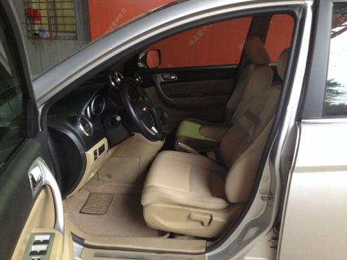 2011款2.0L 手动汽油两驱精英型 5座