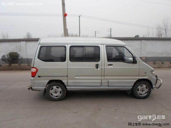 本市个人一手车 高配五菱之光 铝合金轮毂 中央空调 前后加装不锈钢保险杠 大包围 四根就算新轮胎没大跑路 车况超好 确保无任何事故 保证无拉货使 原车漆面 室内室外至少八层新以上 保险年审都到10月份 具体看车议价