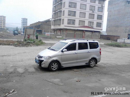 【出售广东二手银灰色五菱宏光】_1年行驶0.3