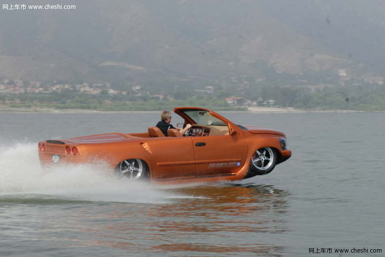 Python水陆两栖车
