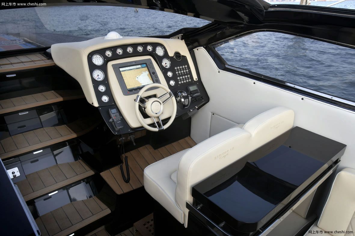 蓝旗亚豪华汽艇 