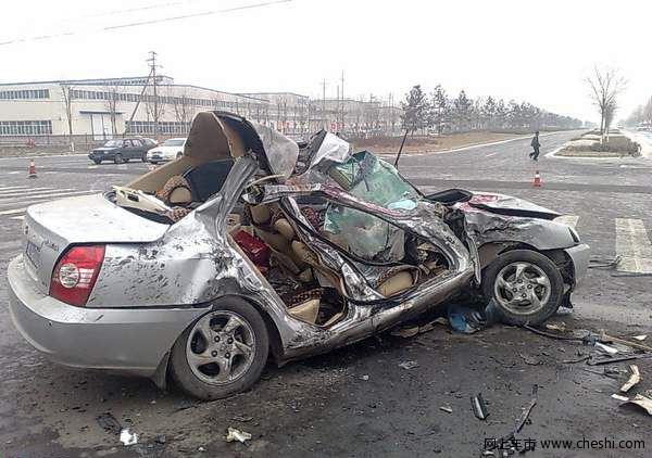 北京现代 伊兰特 车祸