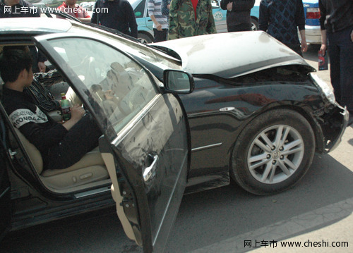 锐志 车祸气囊未开