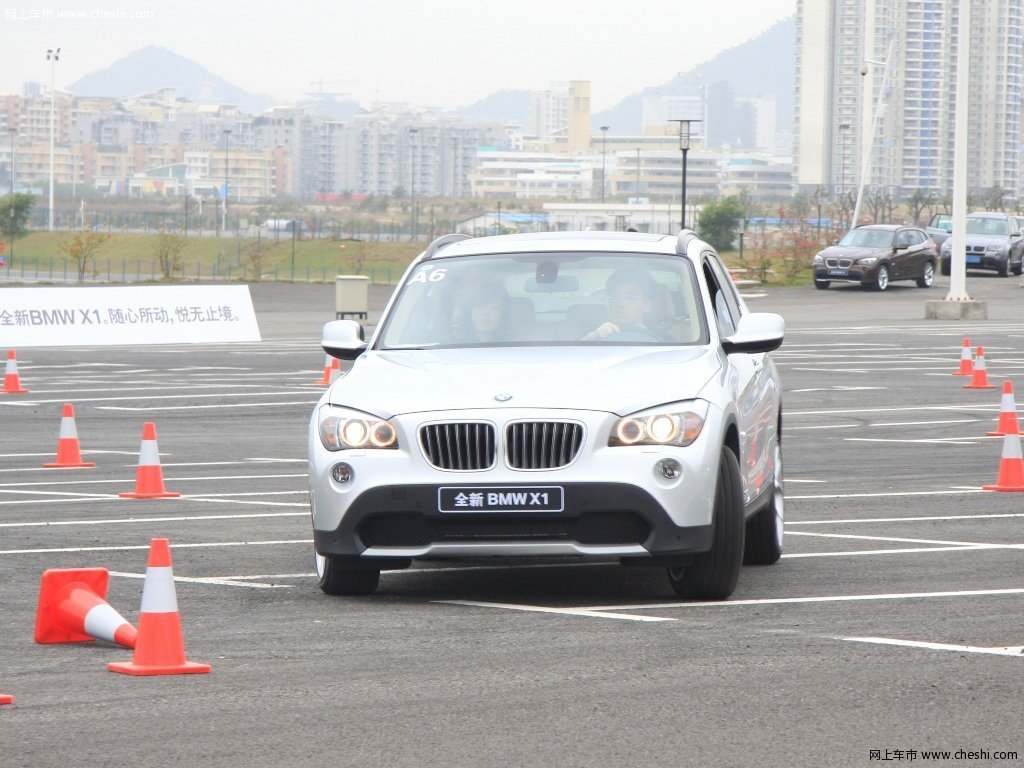 【宝马X1(进口)原图展示137367X137367-宝马