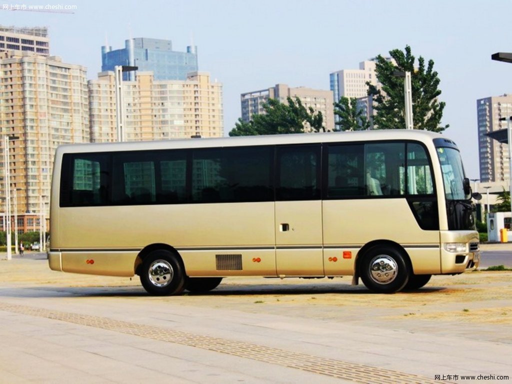 汽车图片 日产 碧莲 外观整体 (38/42)   速度竞争车系图片: 大通v80