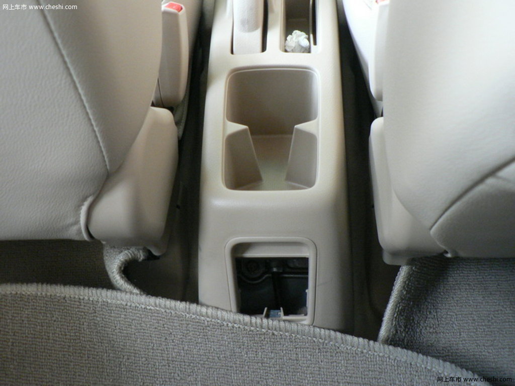 思迪2006款 1.5l 自动标准版座椅空间图片(34/34)_车