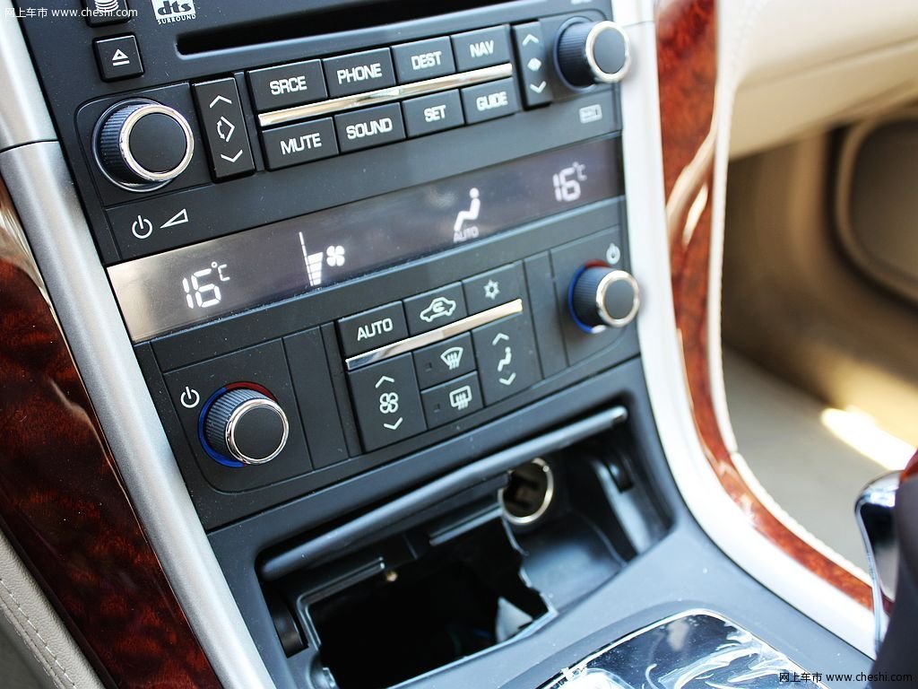 sls赛威 2.0t精英型2011款中控方向盘
