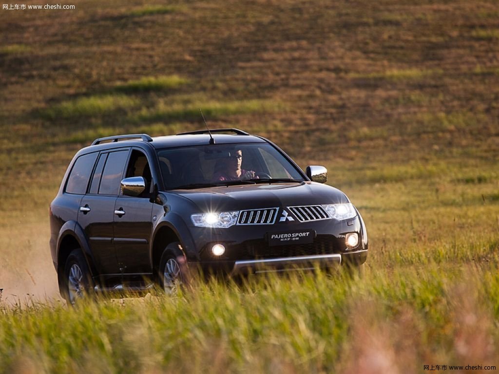 【帕杰罗-劲畅原图展示353496x353496-三菱帕