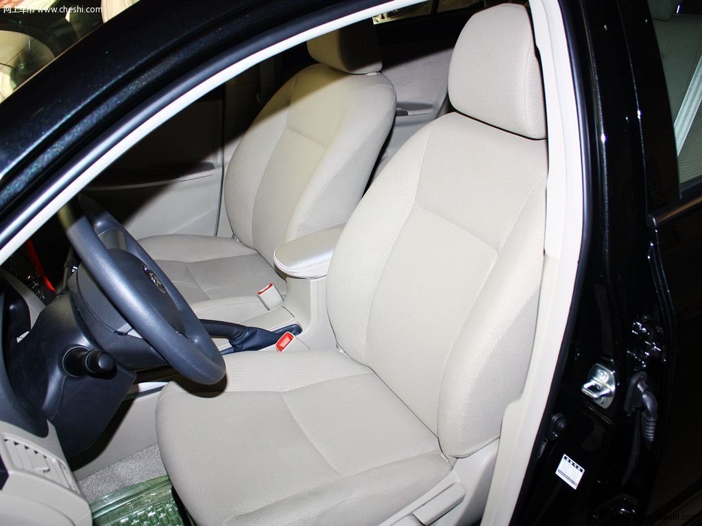 卡罗拉 1.8 cvt gl-i 炫装版 2012款车厢座椅