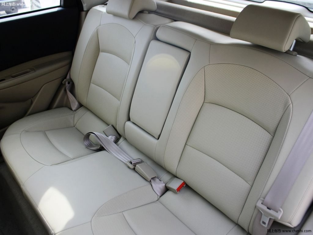 2012款 逍客 2.0 cvt xv雷车厢座椅