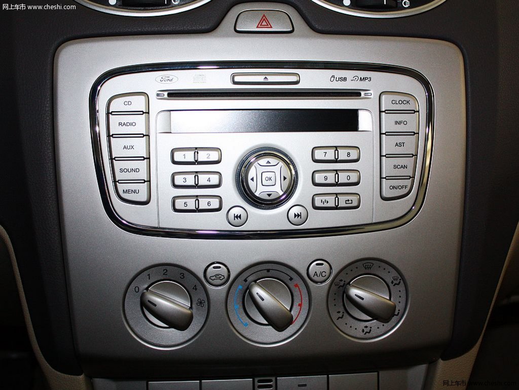 福克斯三厢 1.8 mt 经典时尚型 2012款中控方向盘