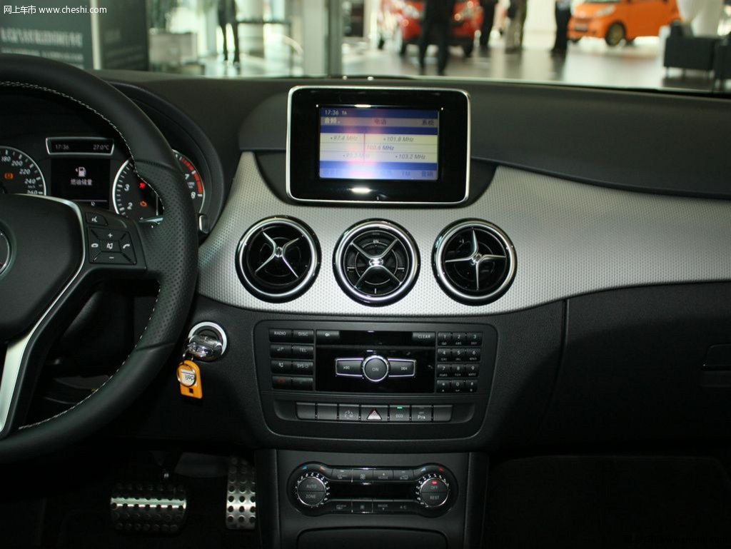 2012款 奔驰 b200中控方向盘