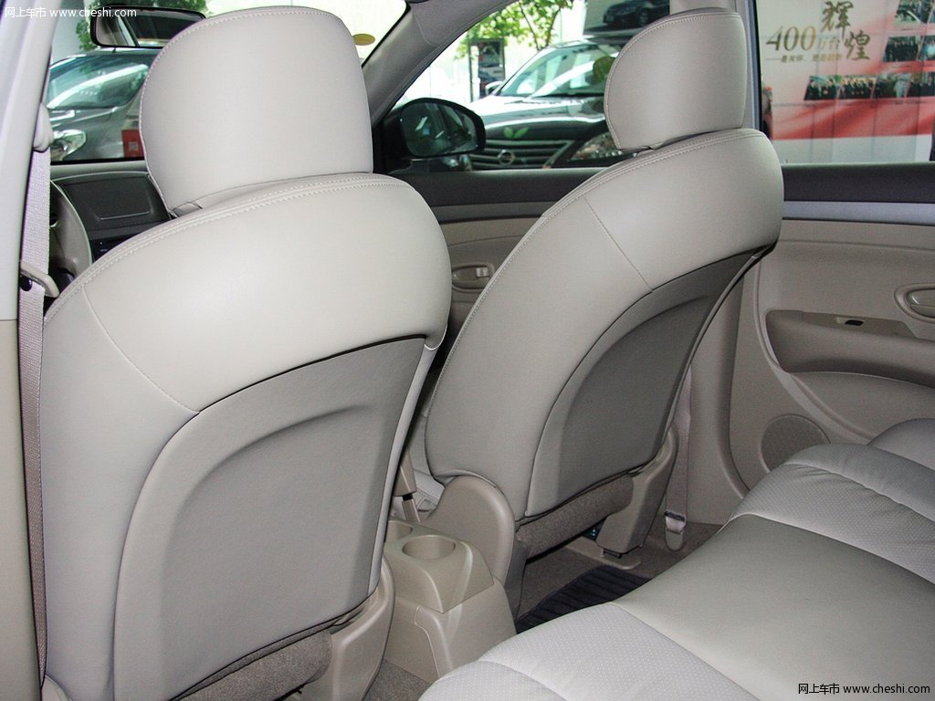 2012款 轩逸经典 1.6l at 豪华版5座车厢座椅