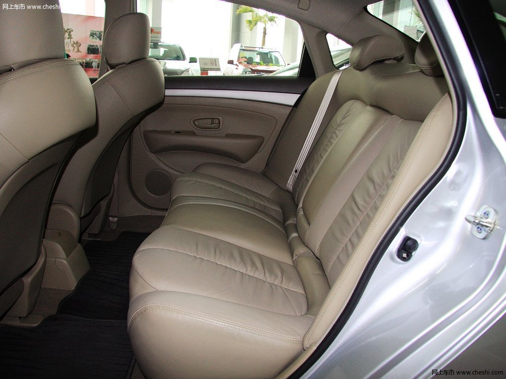 2012款 轩逸经典 1.6l at 豪华版5座车厢座椅