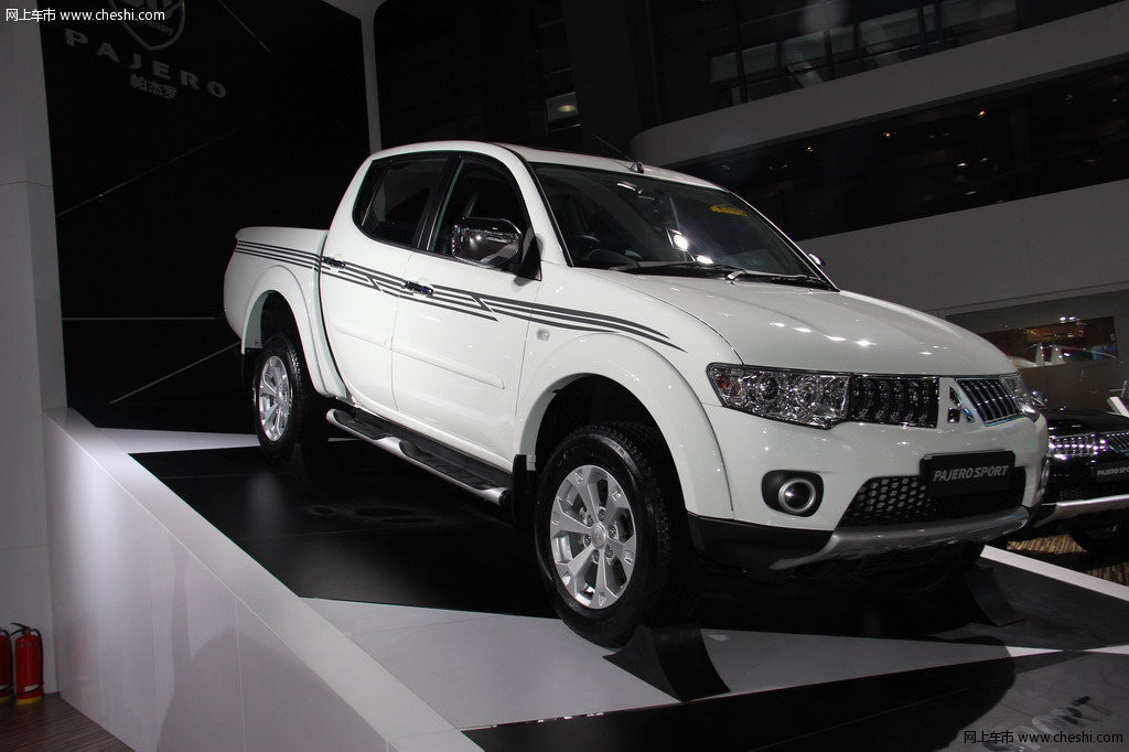 帕杰罗-劲畅+2013款外观整体