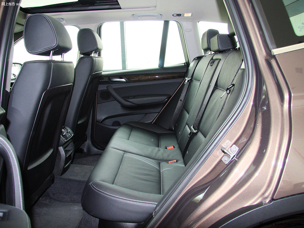 2013款 宝马x3 2.0t at drive20i豪华型 5座车厢座椅