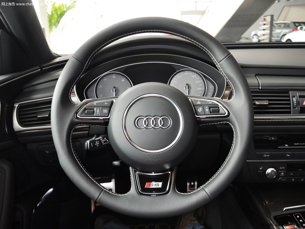 2013款 奥迪s6 4.0t dct中控方向盘