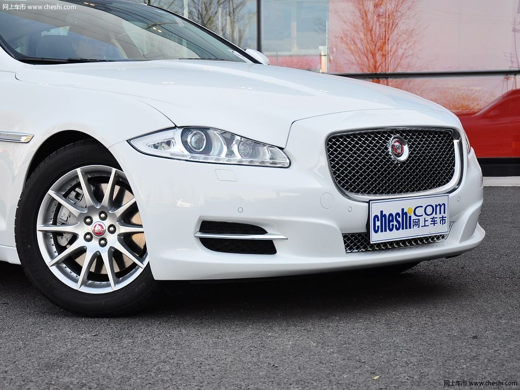 极光白捷豹XJ 2014款 XJL 3.0 SC两驱全景商务