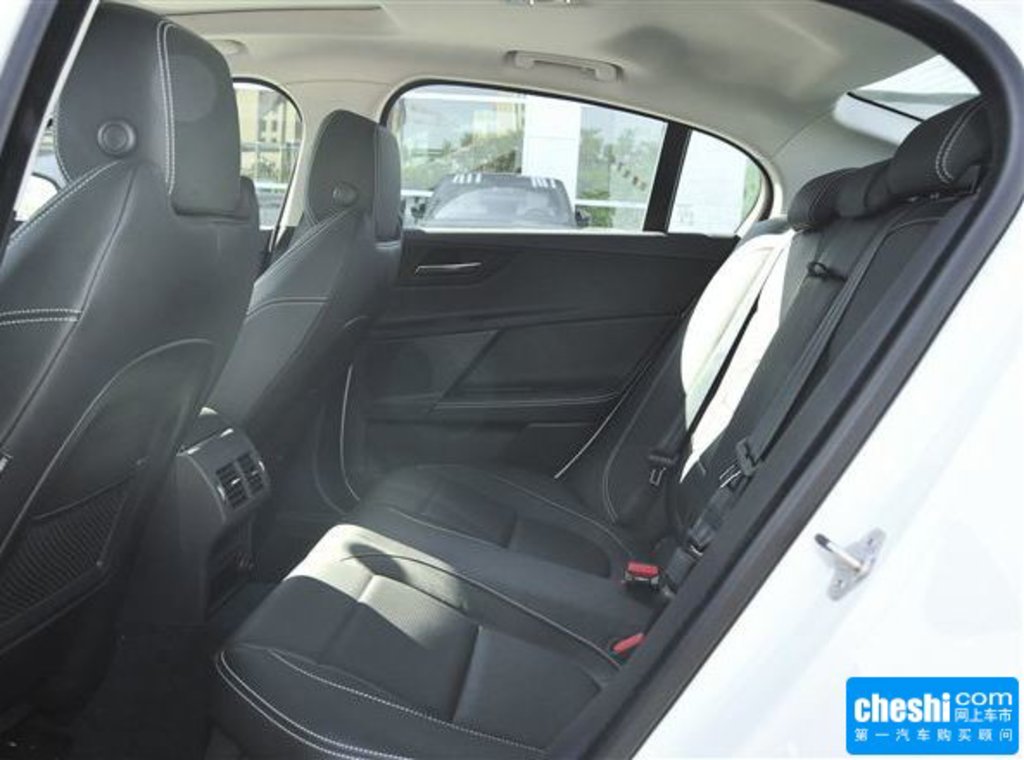 捷豹xe 2015款 2.0t240ps r-sport座椅空间图片(7/18)_网上车市