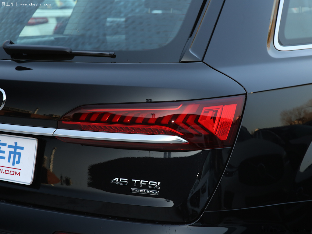 左 右→             奥迪q72021款 45 tfsi quattro s line运动型