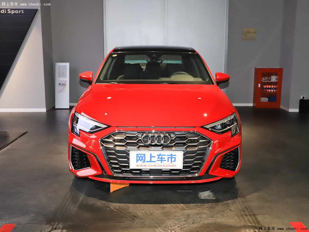 右→             奥迪a32021款 a3l limousine 35 tfsi 时尚运动型