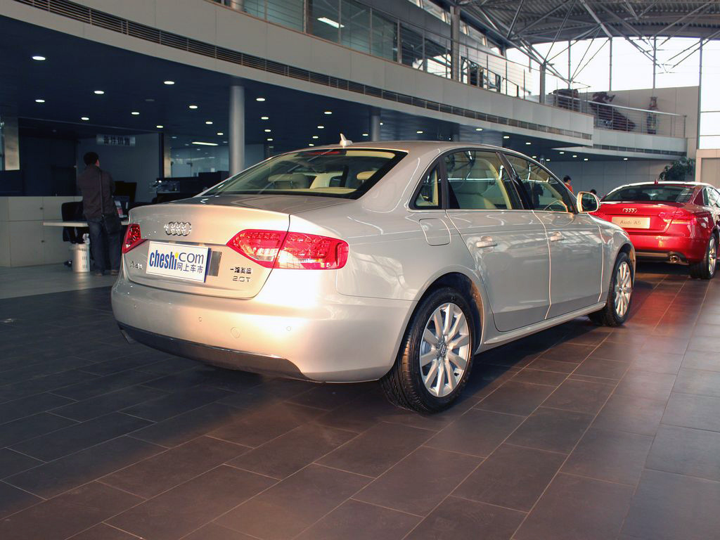 奥迪A4L 2012款 2.0TFSI CVT 豪华型图片