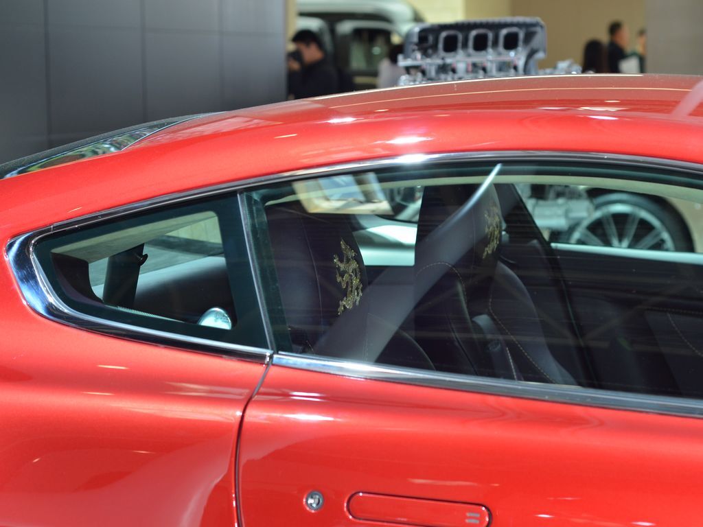 阿斯顿·马丁V8 Vantage 图片