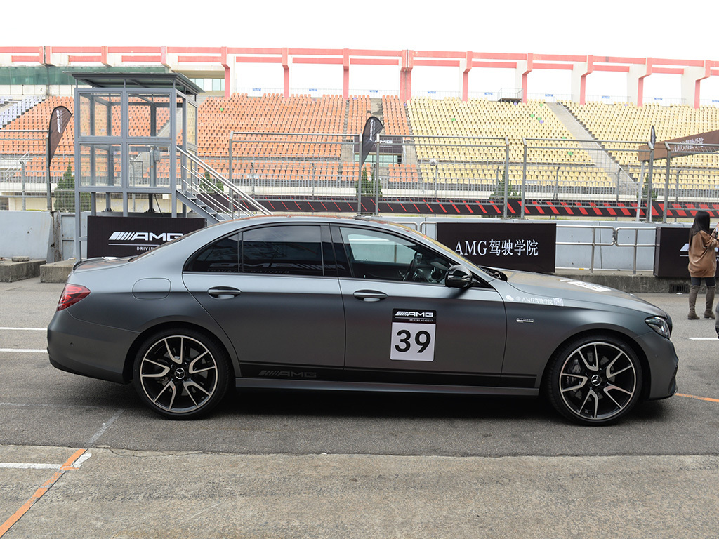 奔驰E级AMG 图片