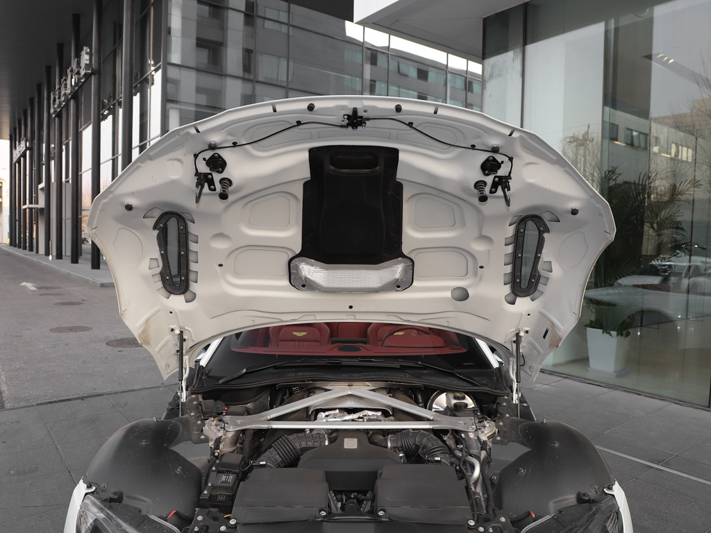 阿斯顿·马丁V8 Vantage 图片