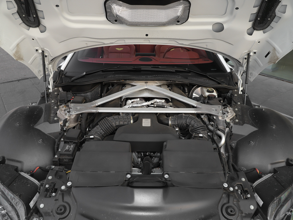 阿斯顿·马丁V8 Vantage 图片