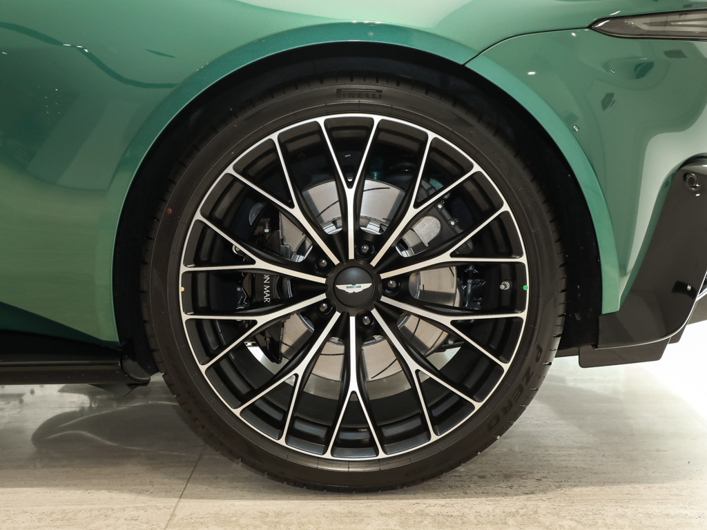 阿斯顿·马丁V8 Vantage 图片