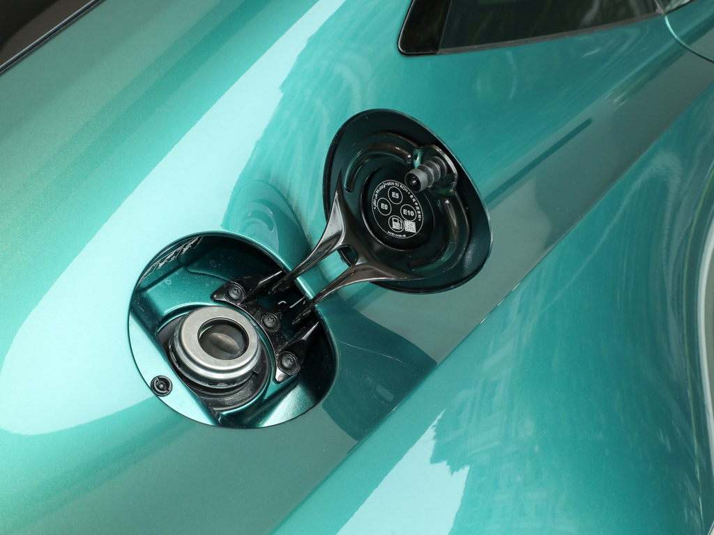 阿斯顿·马丁V8 Vantage 图片