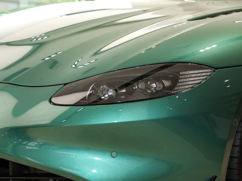 阿斯顿·马丁V8 Vantage 图片