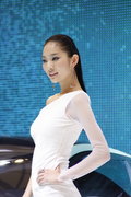马自达“清”概念车与模特