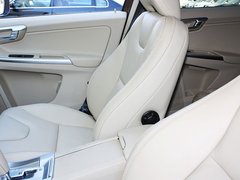 2010款 3.0T 自动 AWD舒适版 5座